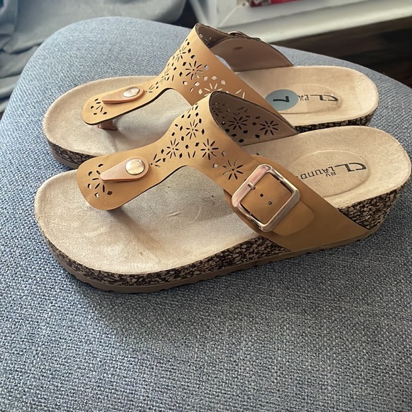CL by Laundry wedge sandal - Picture 2 of 4